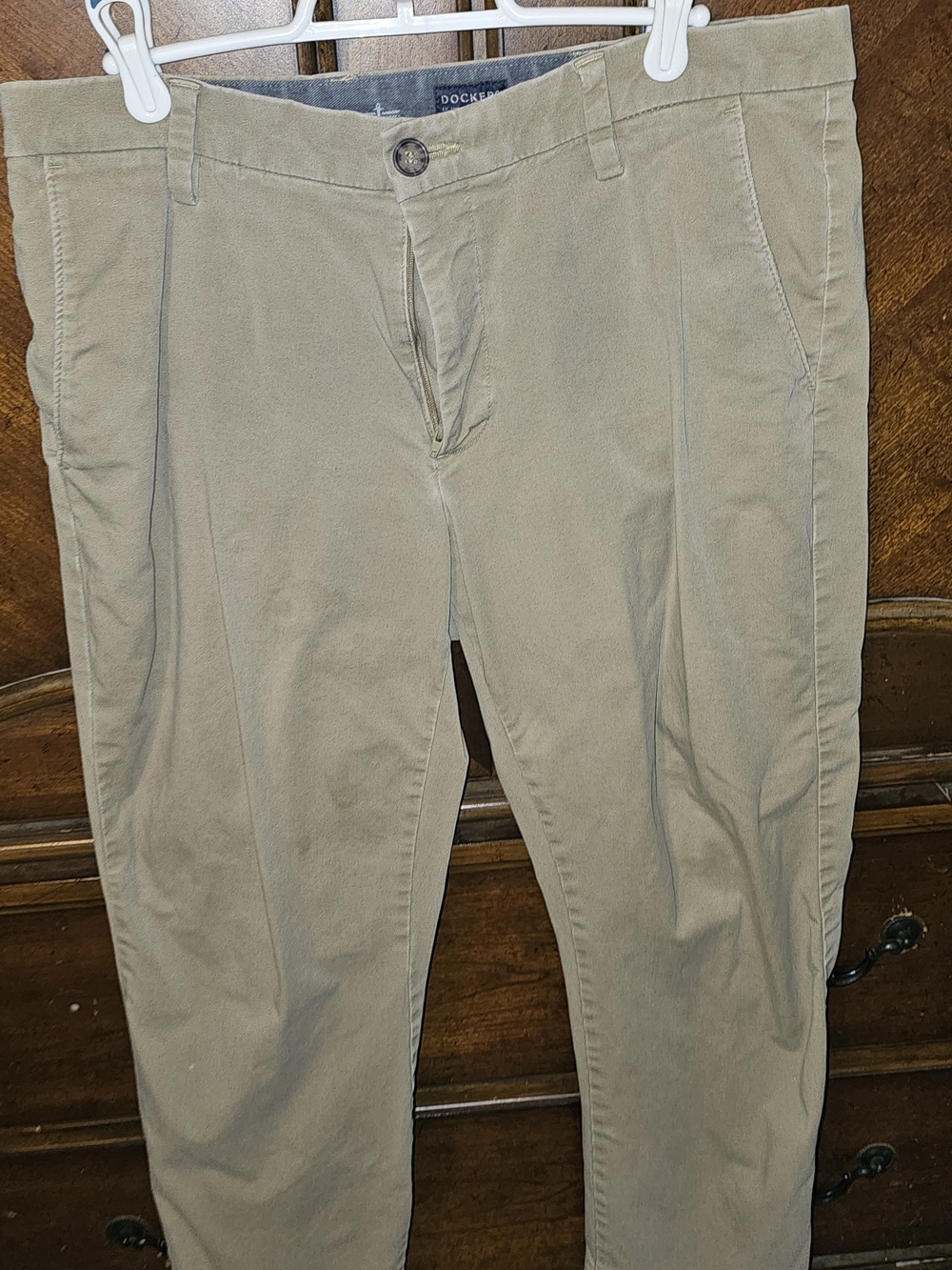 Dockers Men's Chino Pants in Khaki Tan